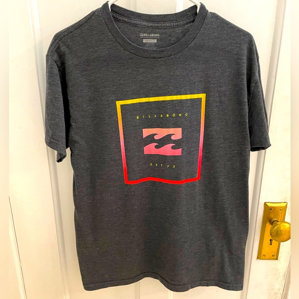 Men’s Billabong T-shirt.